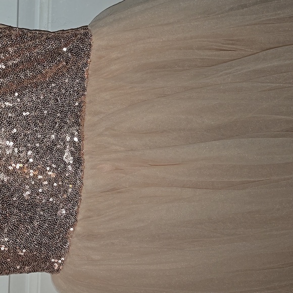 Beautiful rose gold dress - Picture 3 of 7